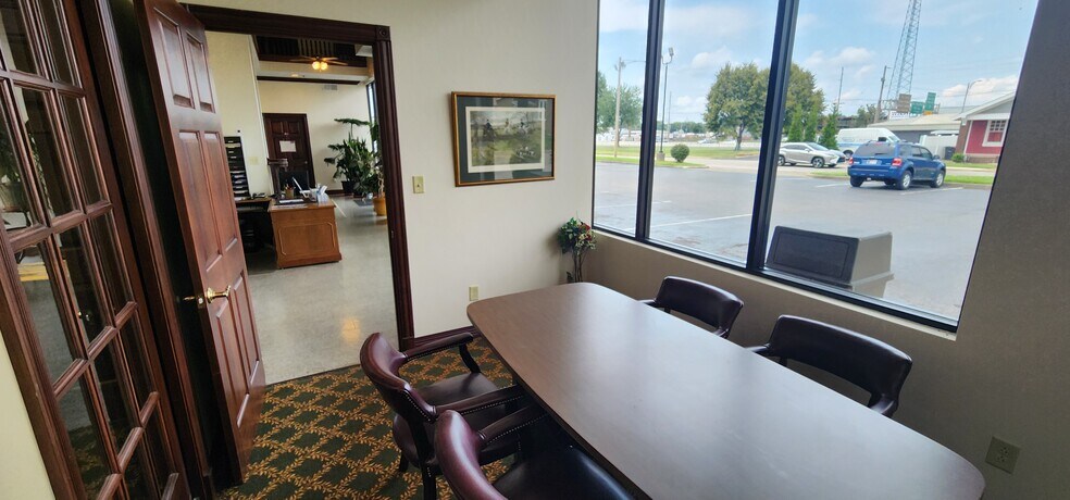 More Photos Of 815 John St, Evansville Light Distribution For Lease