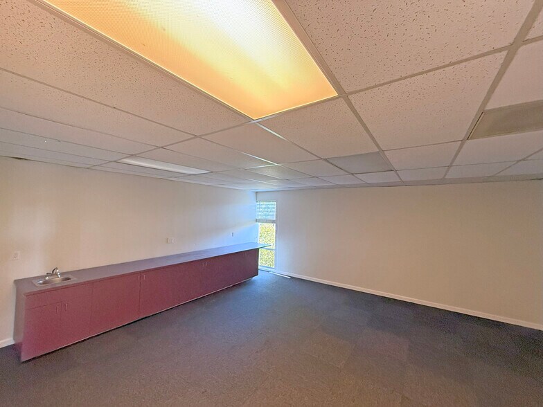 More Photos Of 5830 Commerce Blvd, Rohnert Park Office For Lease