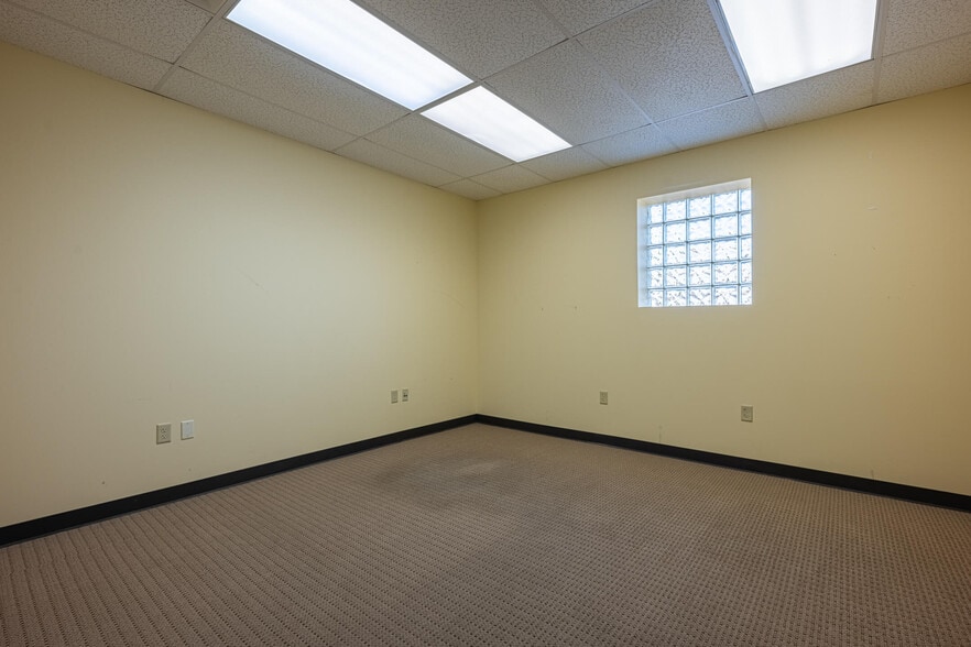 More Photos Of 3040-3050 S Kettering Blvd, Moraine Freestanding For Sale