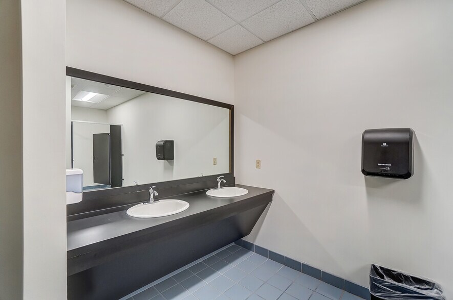 More Photos Of 2025 E 4th St, Lima Light Manufacturing For Sale