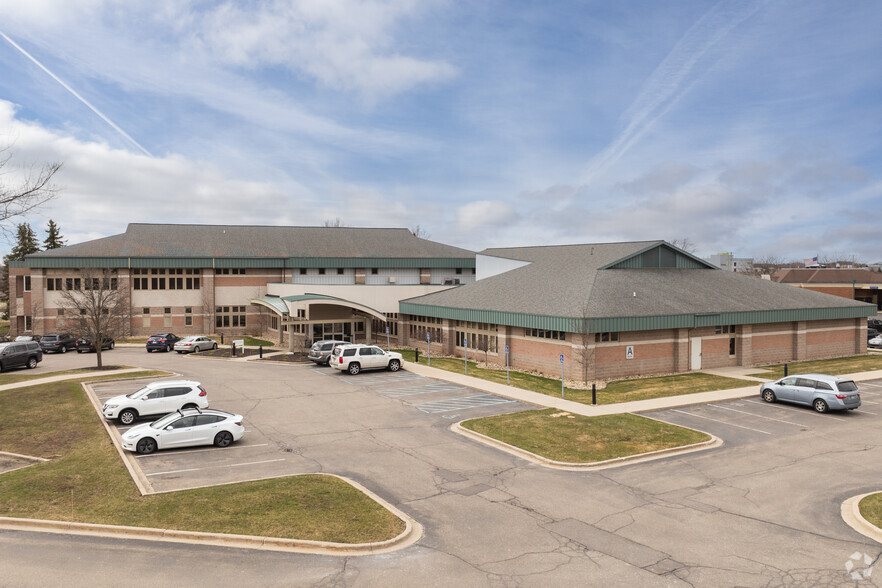 Primary Photo Of 3235-3299 N Wellness Dr, Holland Medical For Lease