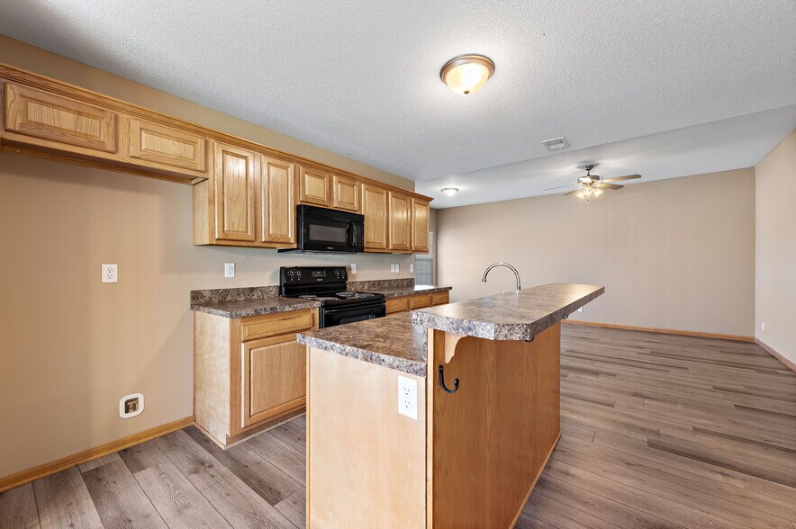 More Photos Of 4880-5015 Queen Ridge Ave, Kansas City Apartments For Sale