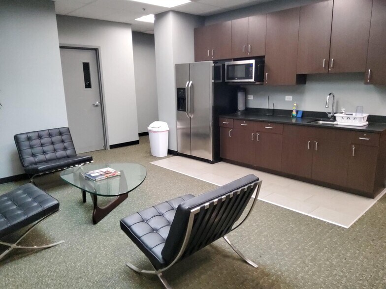 More Photos Of 1950 N Washington St, Naperville Self Storage For Lease