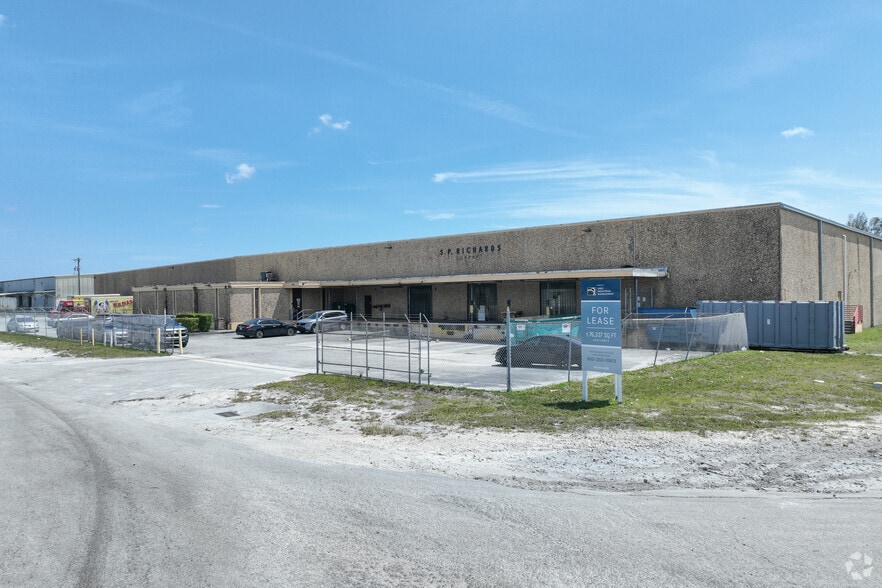 More Photos Of 12300 NW 32nd Ave, Miami Warehouse For Lease