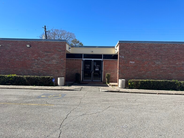 More Photos Of 7922-7930 Hillcroft St, Houston Office For Lease