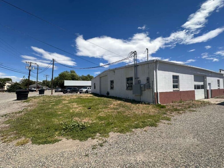 More Photos Of 415 Main St., Laurel Flex For Sale
