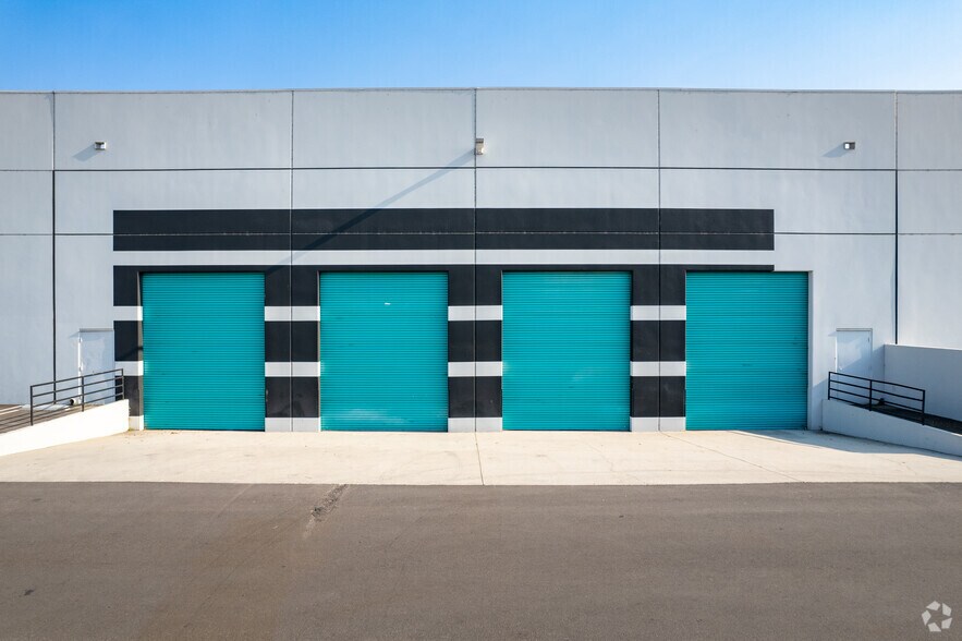 More Photos Of 2445-2460 E 12th St, Los Angeles Unknown For Lease