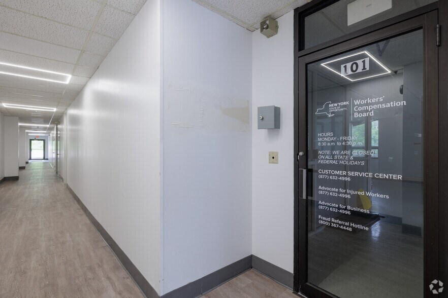 More Photos Of 843 Union Ave, New Windsor Township Office For Lease