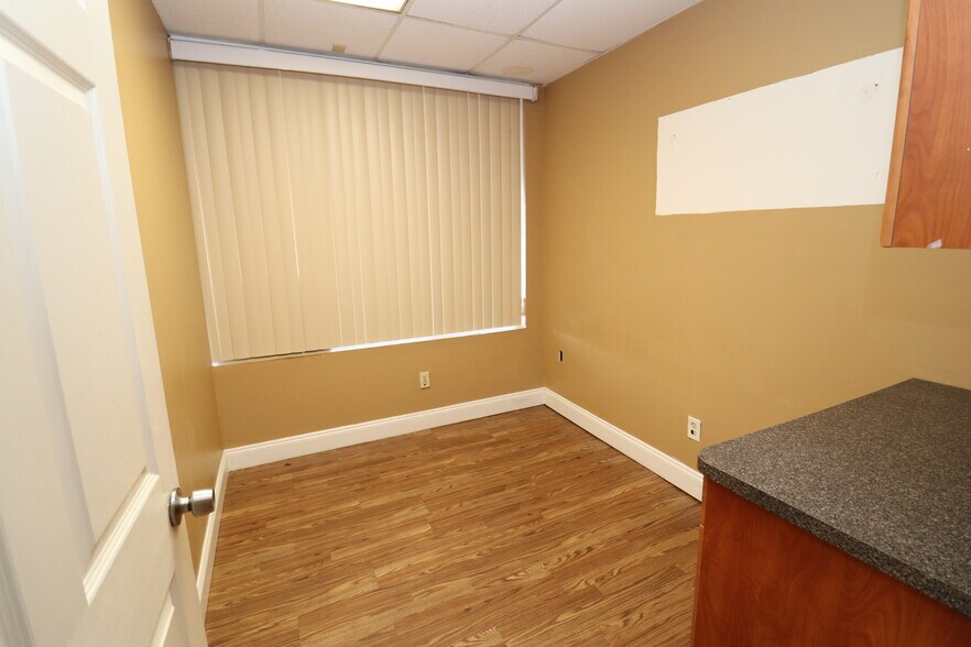 More Photos Of 6731-6755 Sunset Strip, Sunrise Unknown For Lease