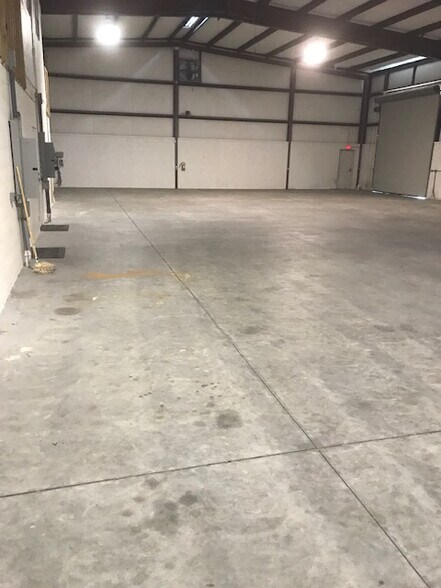 More Photos Of 509 US-27 Hwy, Branford Truck Terminal For Sale