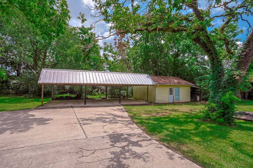 More Photos Of 211 Brantley Ln, Magnolia Apartments For Sale