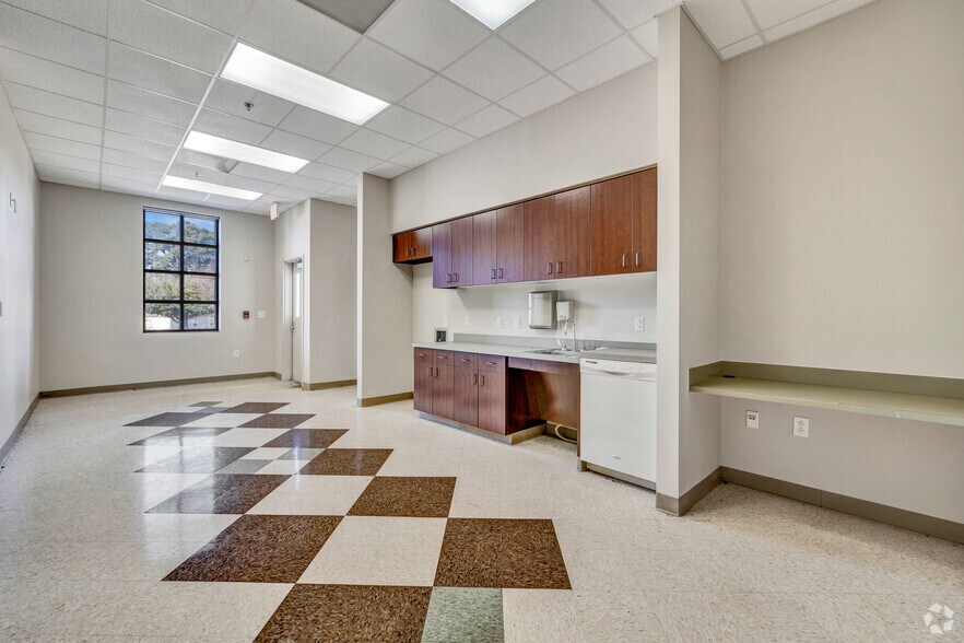 More Photos Of 200 Renaissance Way, Crockett Medical For Sale