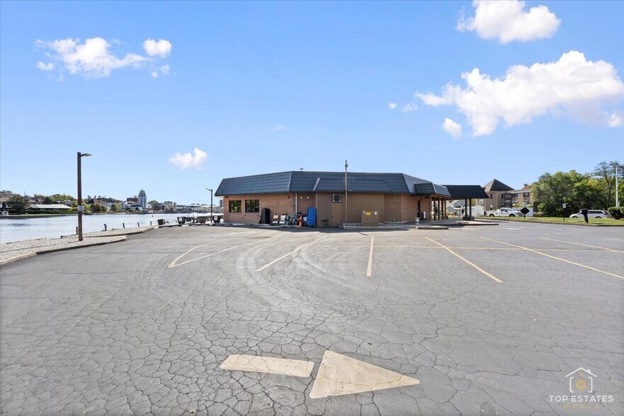 More Photos Of 320 N 2nd St, St Charles Restaurant For Sale
