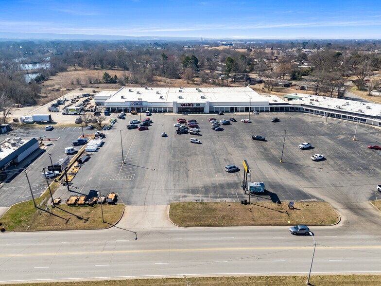 More Photos Of 1900 E Cherokee Ave, Sallisaw Storefront For Sale