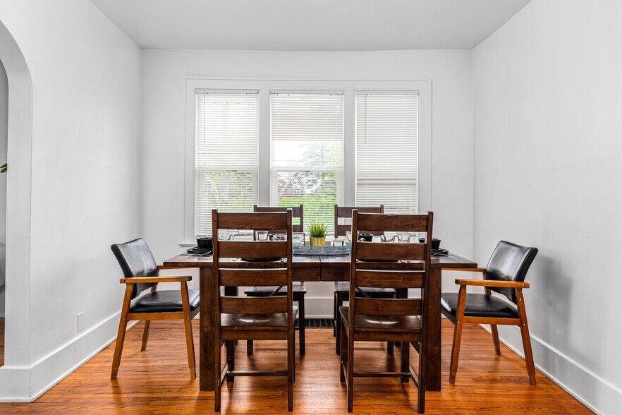 More Photos Of 710 W Ludington Ave, Ludington Hotel For Sale