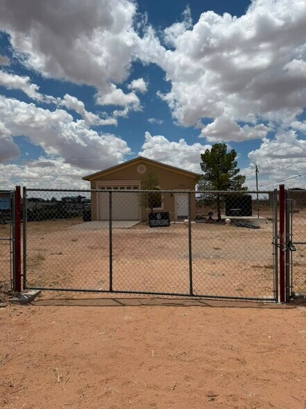 More Photos Of 13618 Emma Ln, El Paso Flex For Lease