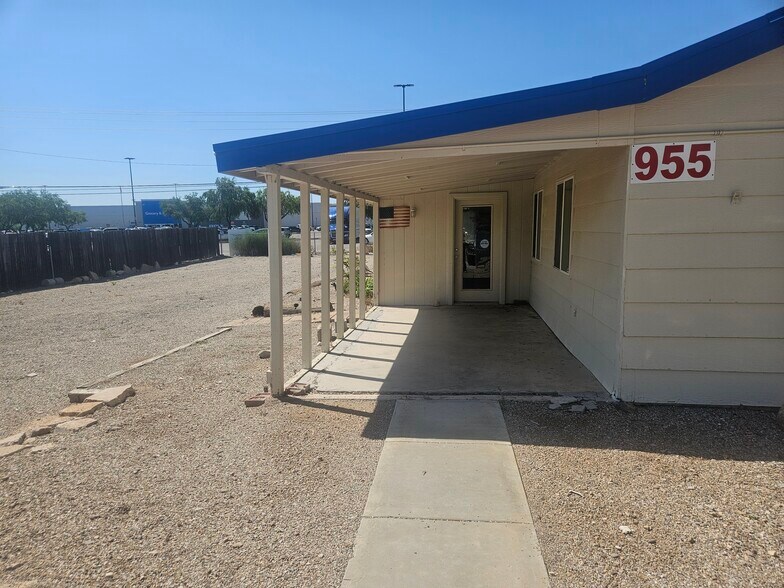 More Photos Of 955 W 4th St, Benson Office For Sale