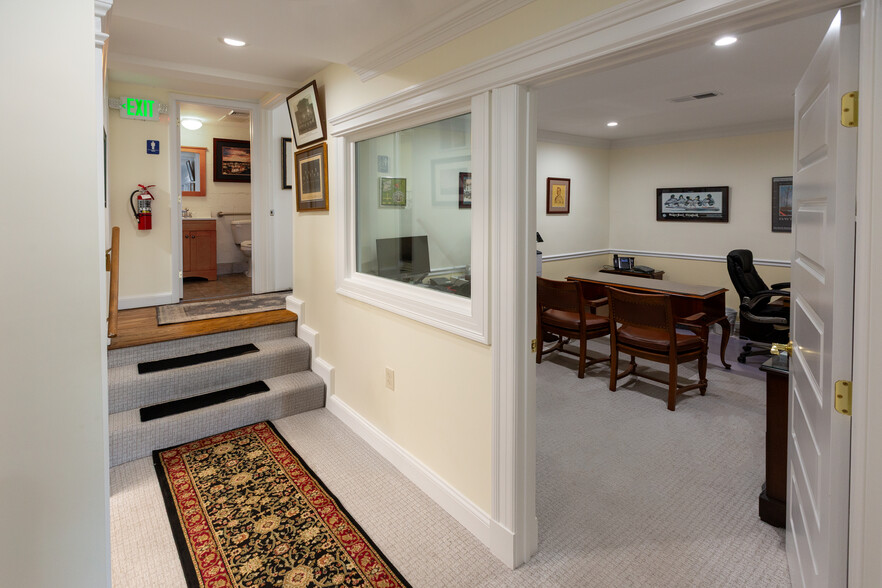 More Photos Of 300-304 E Diamond Ave, Gaithersburg Storefront For Lease