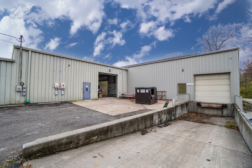 More Photos Of 4007 Bach Buxton Rd, Amelia Warehouse For Lease