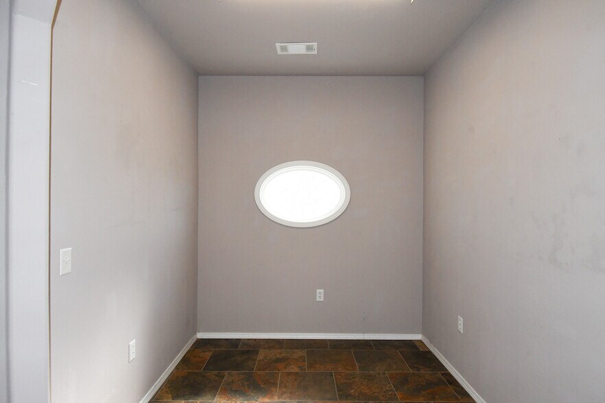 More Photos Of 455 W Ruth Ave, Sallisaw Office For Sale