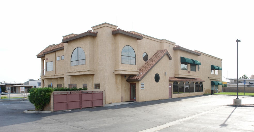 More Photos Of 950 E palmdale Blvd, Palmdale Loft Creative Space For Lease