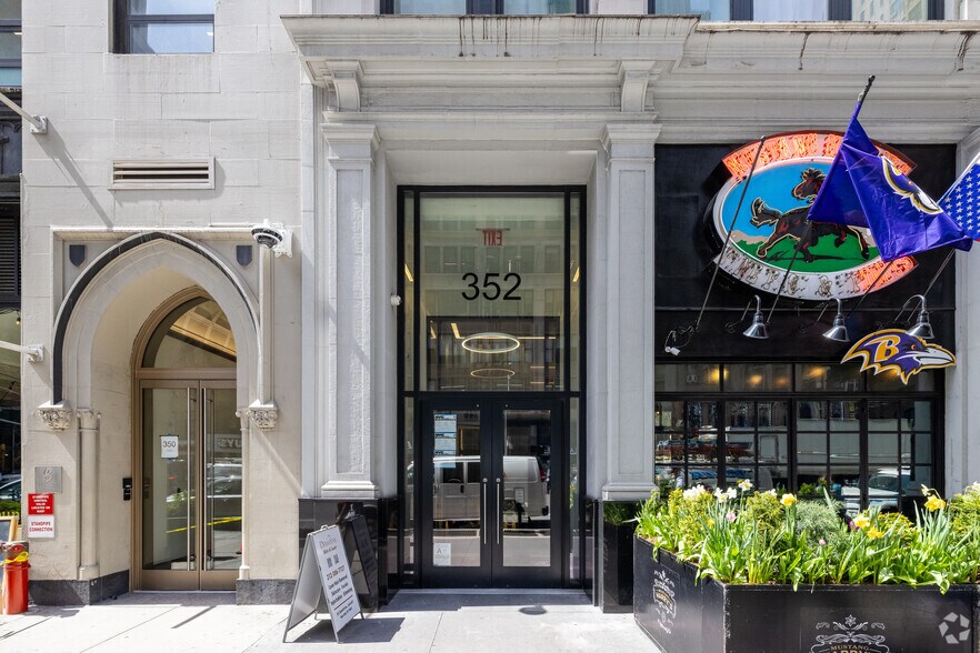 More Photos Of 352 Seventh Ave, New York Office For Lease