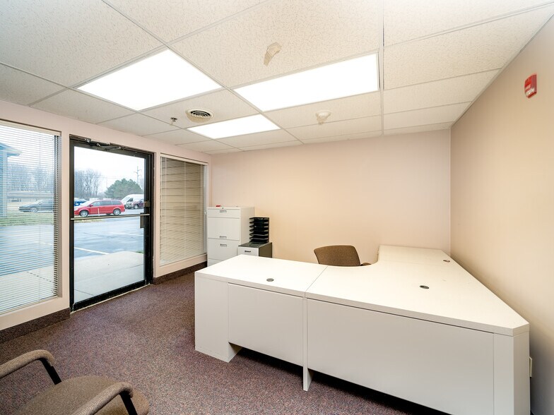 More Photos Of 20 Cedarfield Commons, Greece Medical For Lease