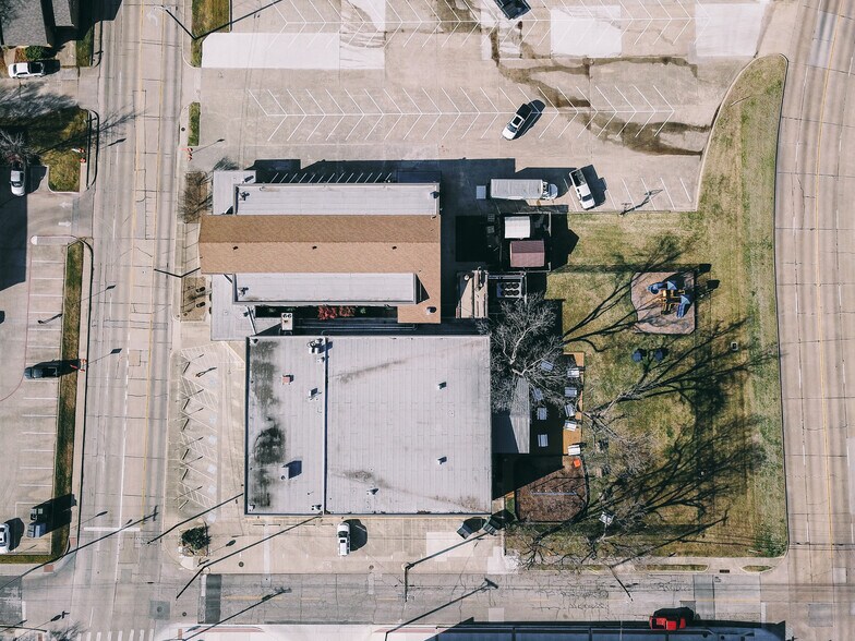 More Photos Of 401 Bolivar St, Denton Office For Sale