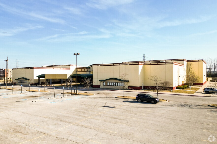 More Photos Of 3930 E Dupont Rd, Fort Wayne Movie Theatre For Sale