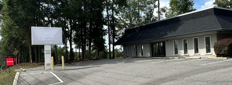 More Photos Of 1925 Capital Cir NE, Tallahassee Medical For Lease