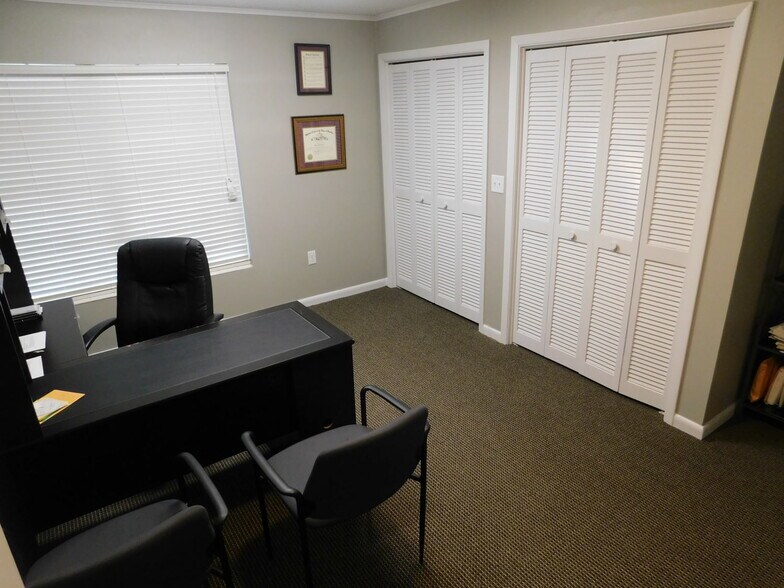 More Photos Of 284 SW Baya Dr, Lake City Office For Sale