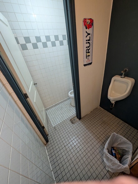 More Photos Of 2031 Yosemite Blvd, Modesto Bar For Sale