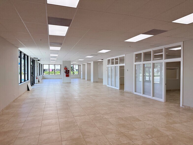More Photos Of 1195 S Congress Ave, West Palm Beach Showroom For Lease