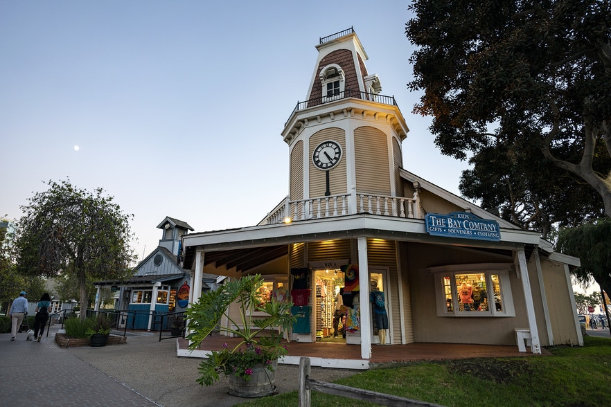 More Photos Of 849 W Harbor Dr, San Diego Unknown For Lease