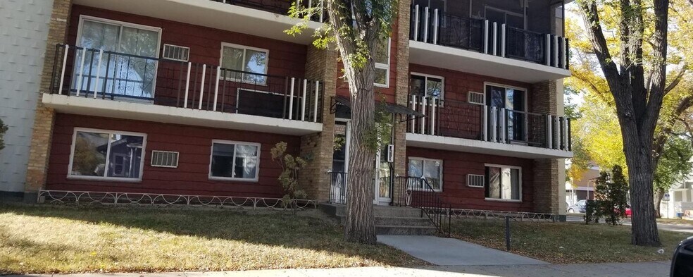 Primary Photo Of 2010 Ottawa St, Regina Apartments For Sale