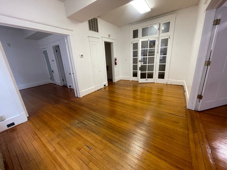 More Photos Of 3 N Court St, Frederick Office Residential For Lease