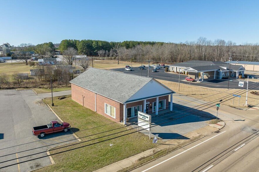 More Photos Of 1102 Mineral Wells Ave, Paris Office For Sale