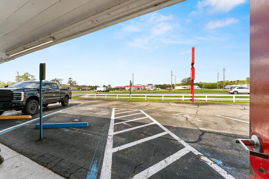 More Photos Of 17313 NE US Highway 301, Waldo Freestanding For Lease