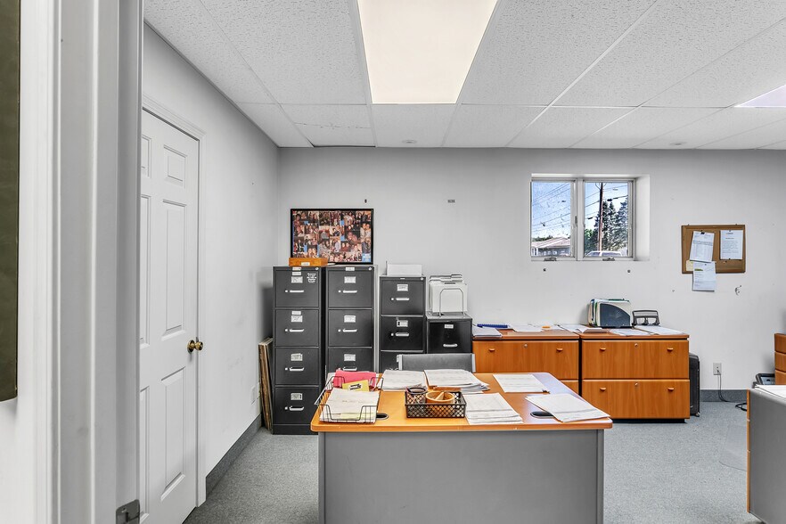 More Photos Of 79 Mainline Dr, Westfield Industrial For Lease