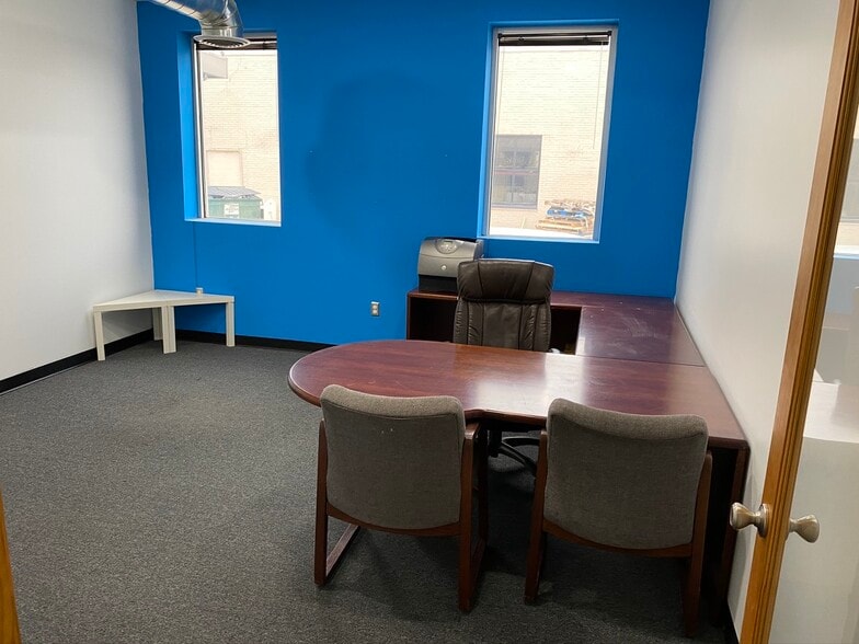 More Photos Of 1501 Iron St, North Kansas City Warehouse For Lease