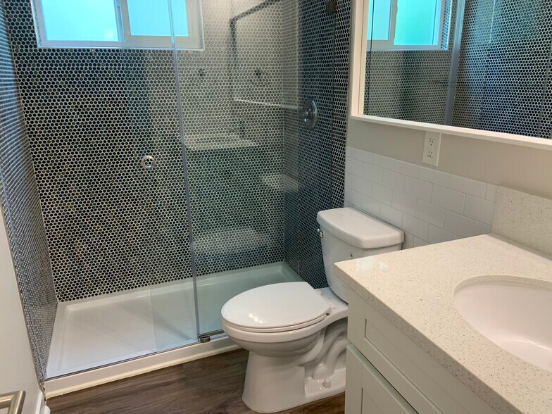 More Photos Of 1323 11th St, Santa Monica Apartments For Sale