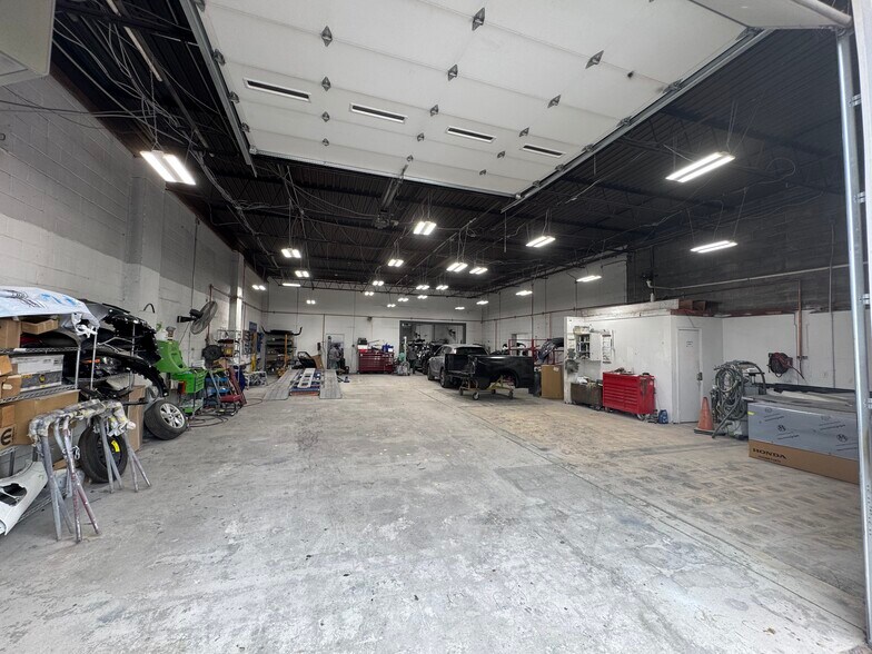 More Photos Of 130-138 Railroad St, Huntington Station Warehouse For Lease
