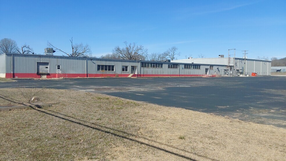 More Photos Of 700 W 11th St, Cassville Warehouse For Sale