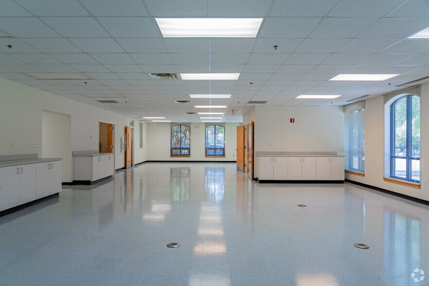 More Photos Of 610 Jones Ferry Rd, Carrboro Medical For Lease