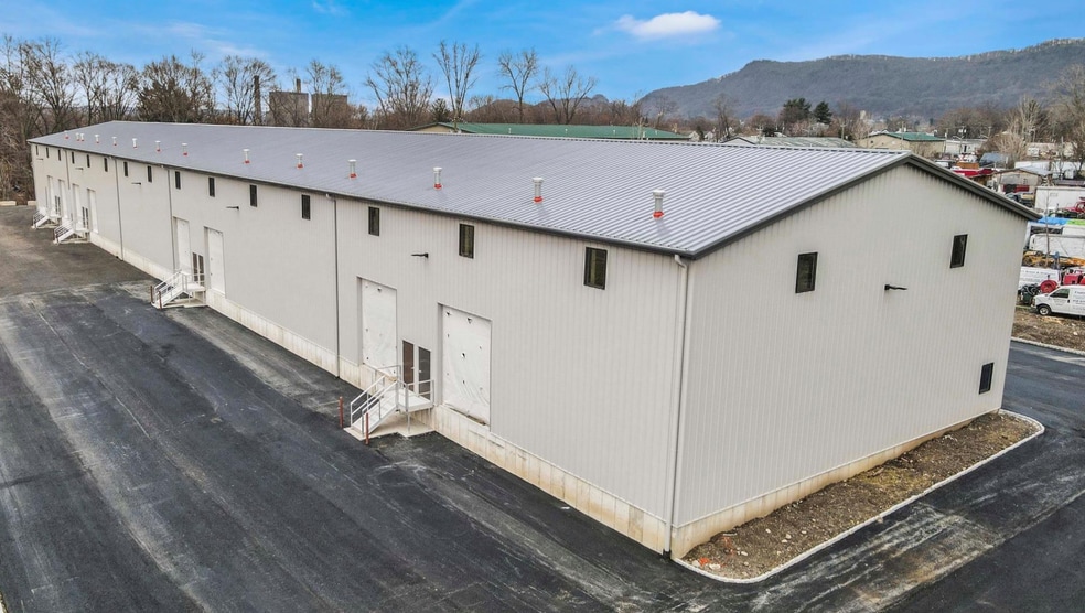 More Photos Of 16 Carol Ave, West Haverstraw Warehouse For Lease