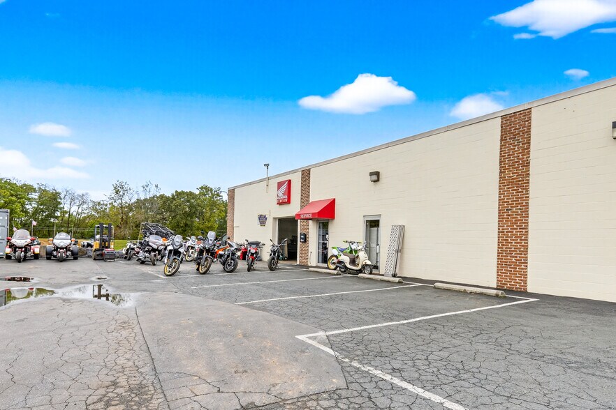 More Photos Of 2350 Dairy Rd, Lancaster Auto Dealership For Lease