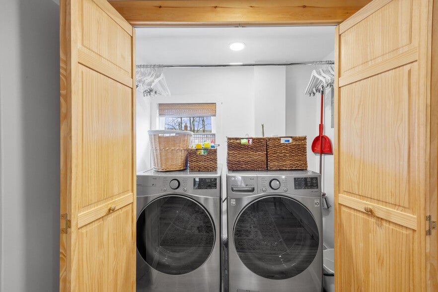 More Photos Of 296 N Main St, Sayville Industrial For Sale