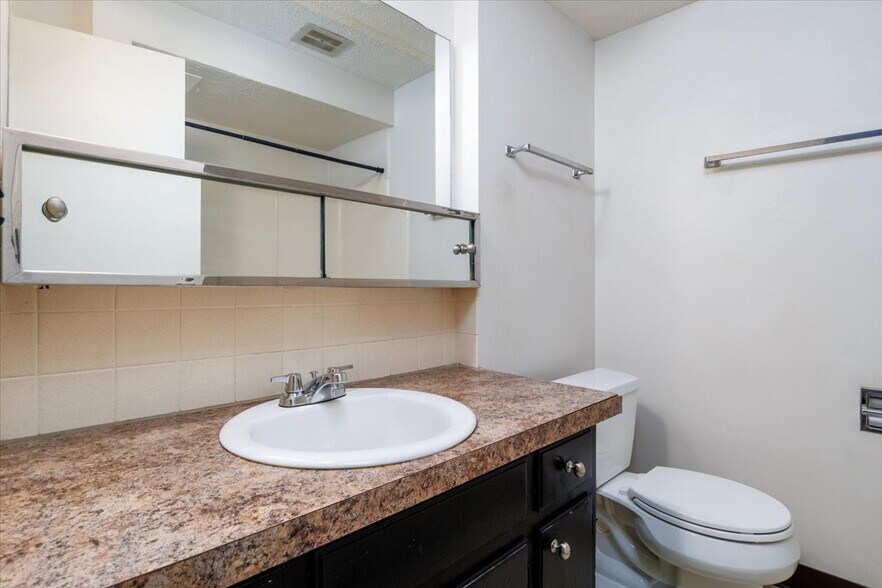 More Photos Of 1803 Cromwell Dr, Akron Apartments For Sale