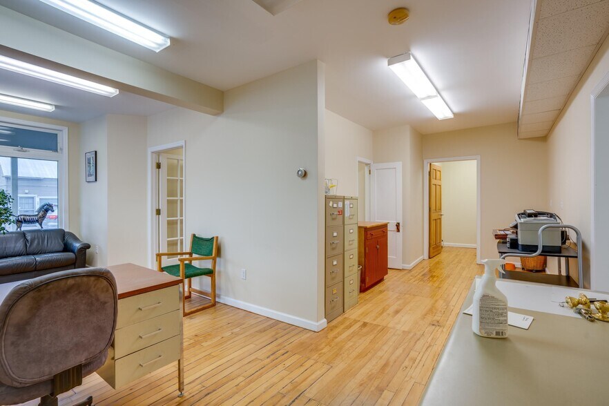 More Photos Of 965 Main St, Colchester Apartments For Lease