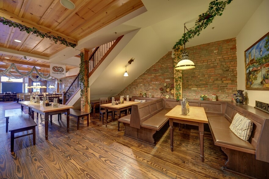 More Photos Of 107-109 N Main St, Bryan Restaurant For Sale